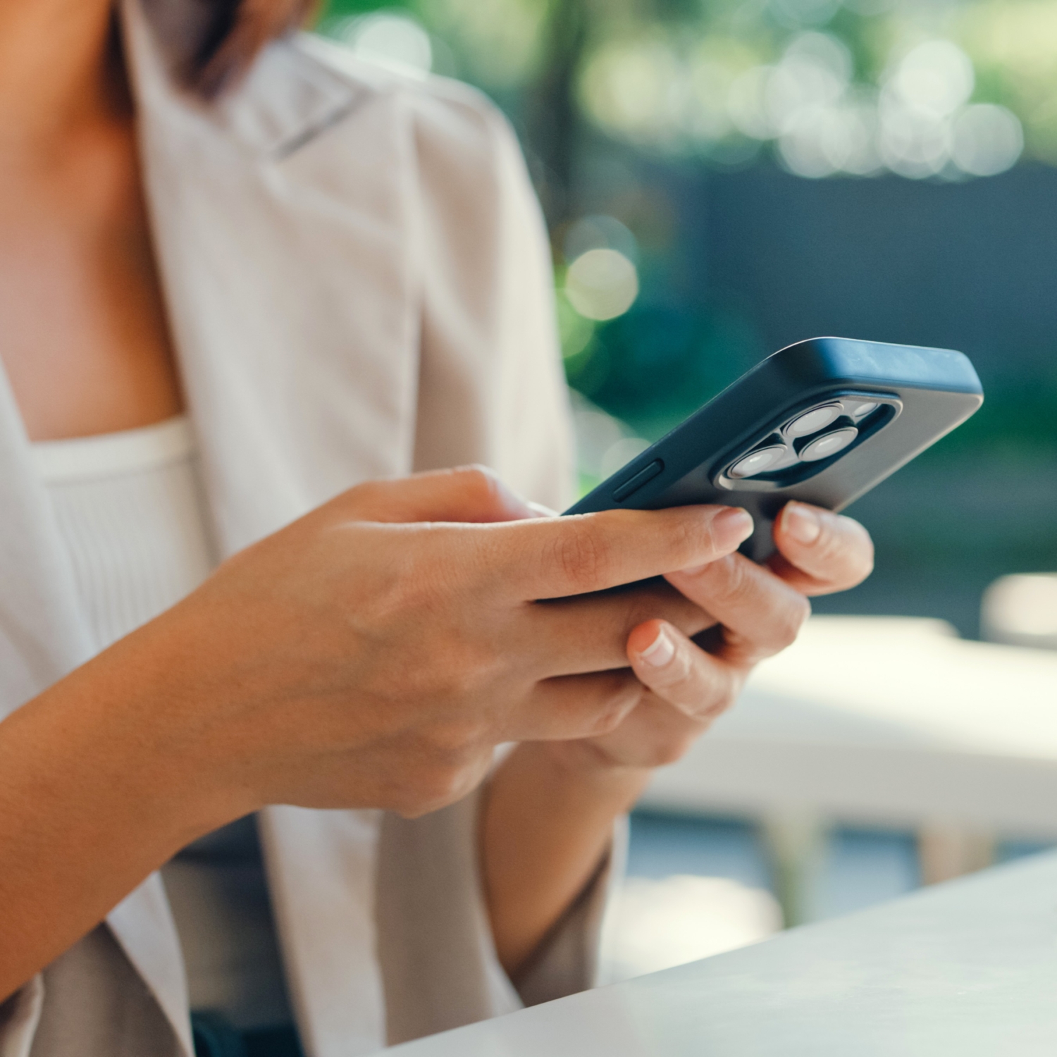 women with iphone